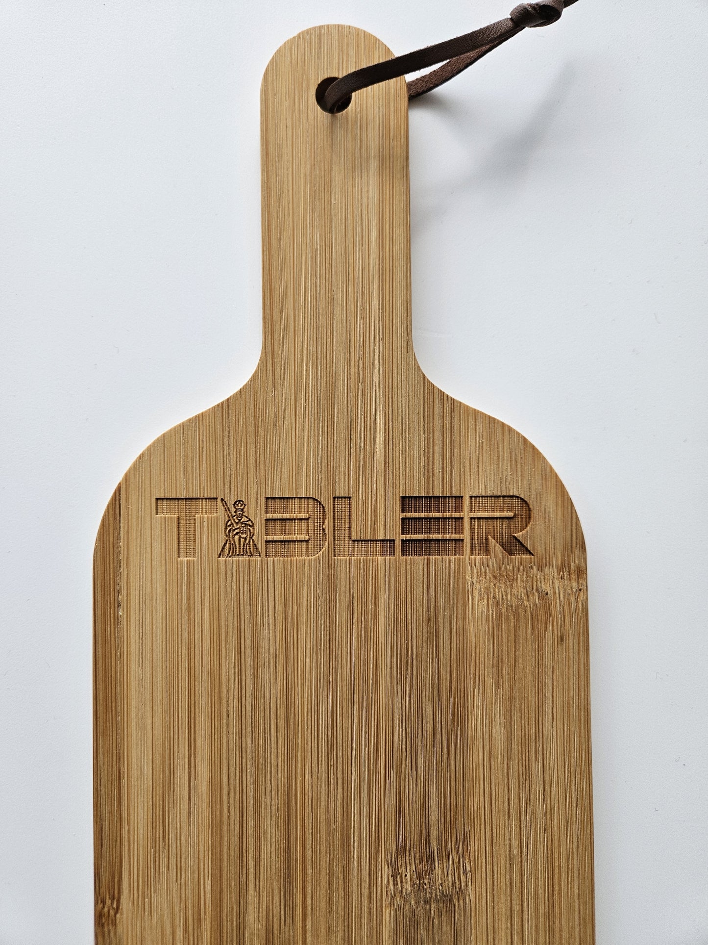 PLANCHE A DECOUPER EN BAMBOU: MODELE TABLER